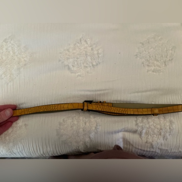 The Limited Croc Embossed Skinny Belt- Size Medium - Picture 7 of 7